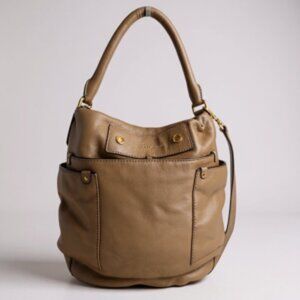 AUTHENTICATED Marc Jacobs Classic Hillier Hobo Taupe Pebbled Leather Bag